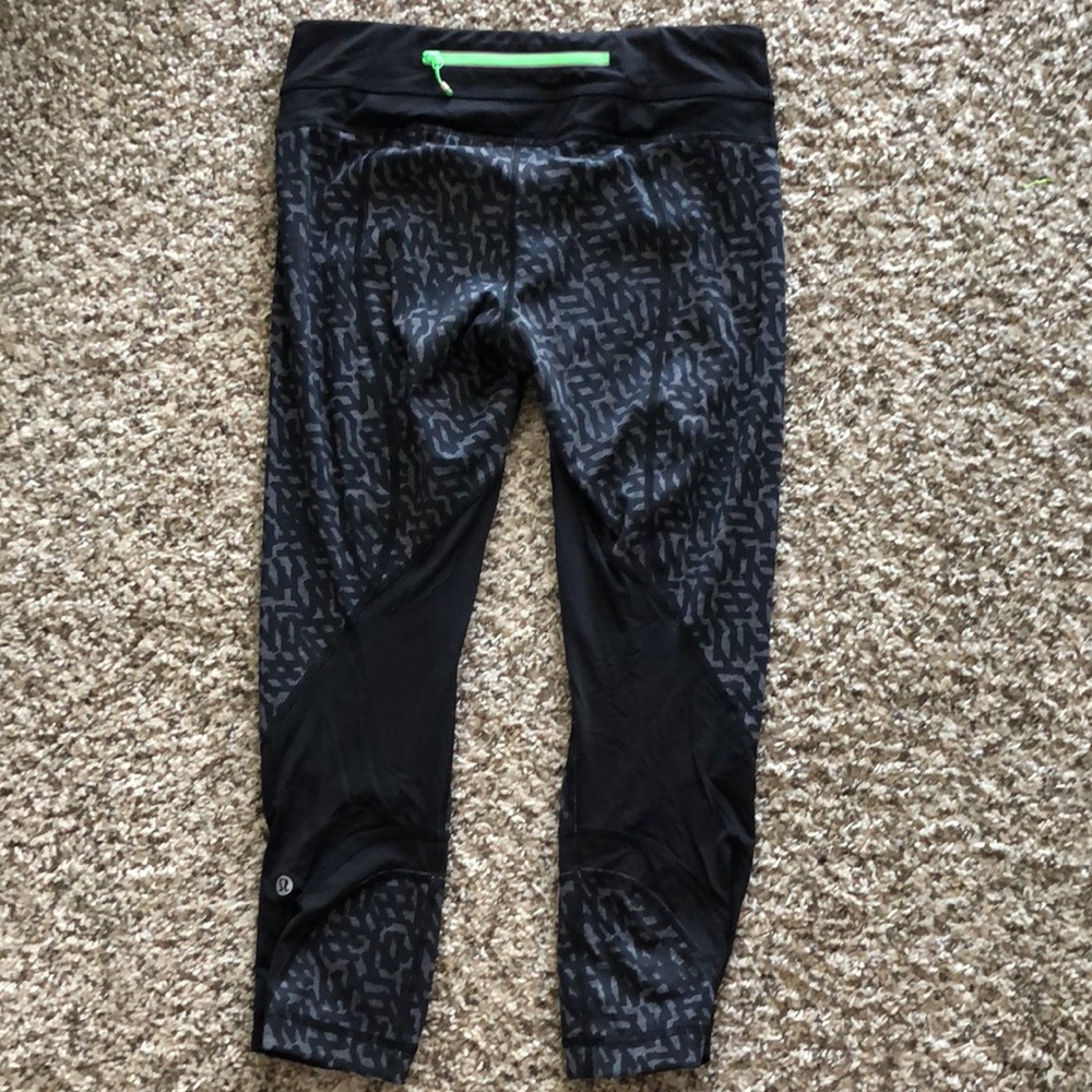 Lululemon Run Inspire Crop 6 Black and Gray